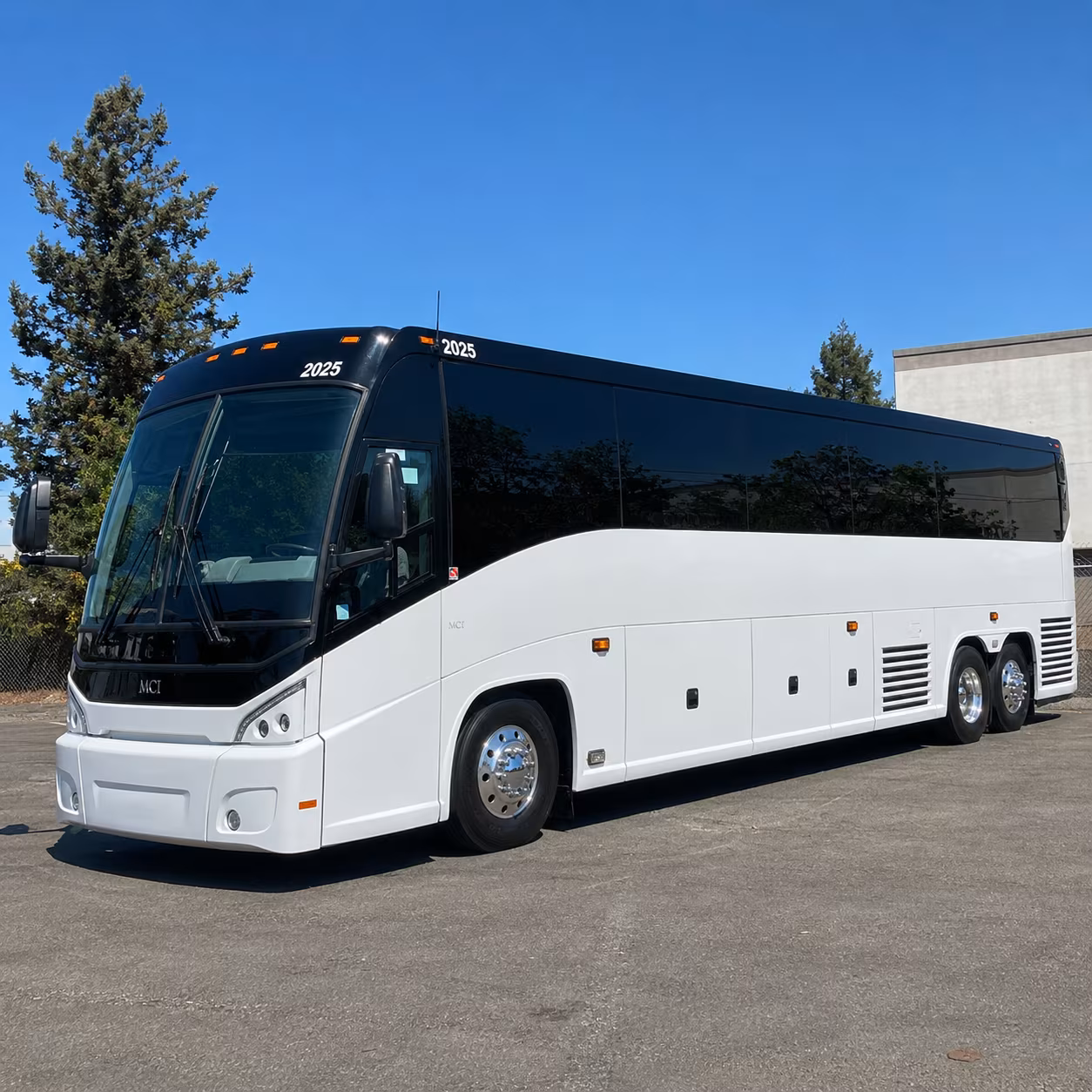 daily commuter shuttle buses along the us 101 corridor